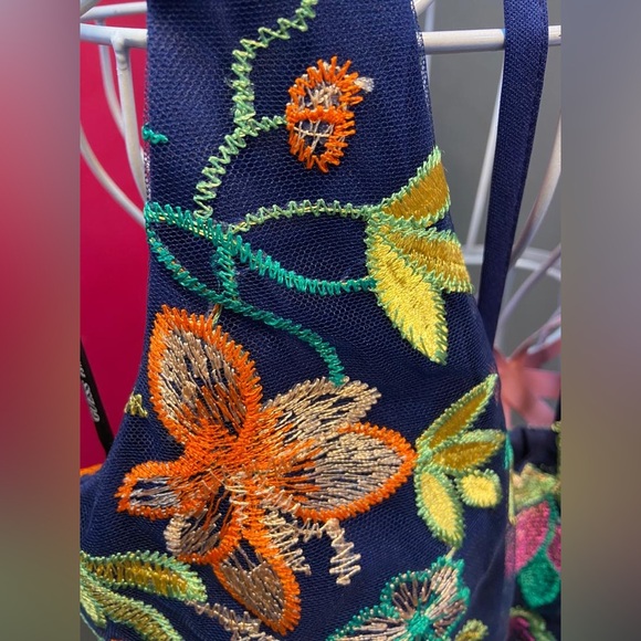 Guess dress-All Flower,very chic on- midi Size 2 can fit size 4 too-New With Tag - Picture 2 of 11